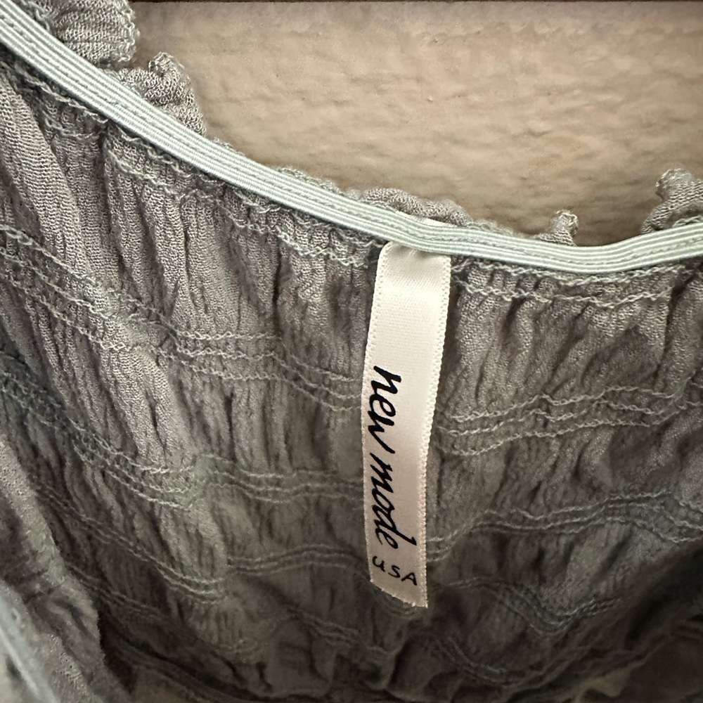Women's Ruffled Gray Top - Picture 3 of 8